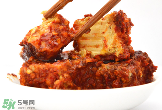 霉豆腐發(fā)黑還能吃嗎？霉豆腐長(zhǎng)黑點(diǎn)還能吃嗎？