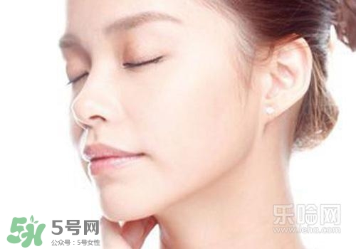 敷面膜后皮膚緊繃是怎么回事？敷面膜皮膚緊繃怎么辦？