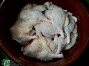腌鴨腿放多少鹽？腌鴨腿要多少鹽一斤？