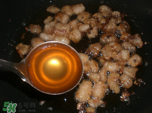 熬豬油為什么要加水？熬豬油水放多了怎么辦？