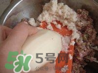 做藕丸子要放多少鹽？一斤藕做藕圓子放多少鹽合適？