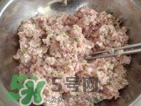 做藕丸子要放多少鹽？一斤藕做藕圓子放多少鹽合適？