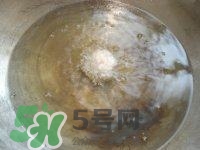 做藕丸子要放多少鹽？一斤藕做藕圓子放多少鹽合適？