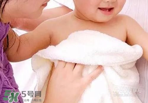 寶寶拉肚子發(fā)燒39度會燒壞腦子嗎？寶寶拉肚子發(fā)燒39度怎么辦？