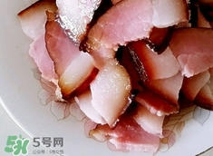 吃臘肉可以喝酒嗎?吃臘肉喝酒對身體有害嗎? 吃臘肉可以喝酒嗎?吃臘肉喝酒對身體有害嗎?