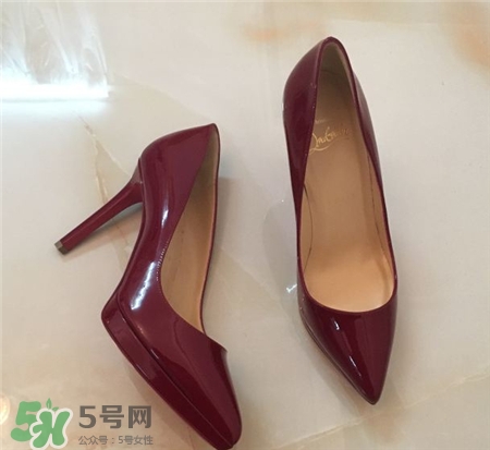 鞋底是紅色的高跟鞋是什么牌子?紅鞋底是什么牌子? 鞋底是紅色的高跟鞋是什么牌子?紅鞋底是什么牌子?