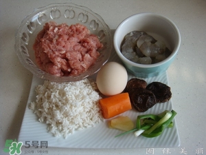 一斤糯米可以做多少個(gè)糯米丸子？一斤糯米可以做多少糯米圓子？