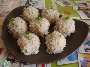 一斤糯米可以做多少個(gè)糯米丸子？一斤糯米可以做多少糯米圓子？