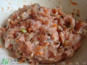 一斤糯米可以做多少個(gè)糯米丸子？一斤糯米可以做多少糯米圓子？