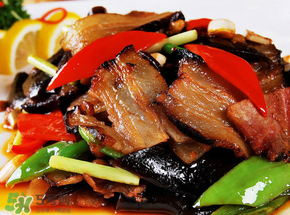 臘肉蒸什么菜好吃？蒸臘肉放什么材料好吃？