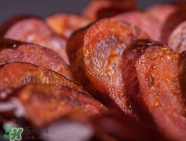 臘腸外面的皮是什么？臘腸皮是什么做的？