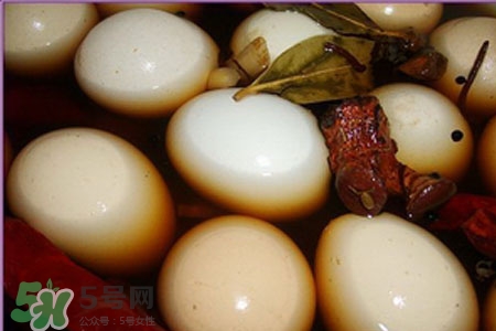 腌雞蛋要加料酒嗎？腌雞蛋時放料酒行嗎？
