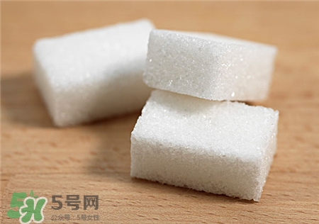 方糖是什么糖?方糖和白砂糖的區(qū)別 方糖是什么糖?方糖和白砂糖的區(qū)別