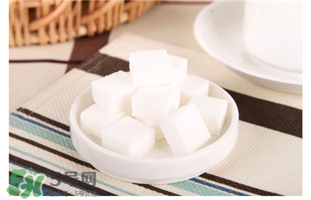 方糖是什么糖?方糖和白砂糖的區(qū)別 方糖是什么糖?方糖和白砂糖的區(qū)別