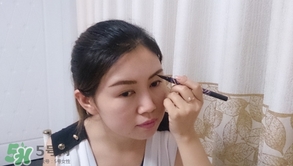液體眉筆怎么用？液體眉筆使用方法
