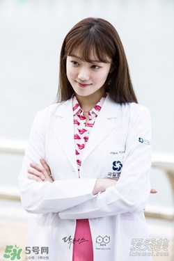 李圣經(jīng)的衣服什么牌子？李圣經(jīng)衣服同款