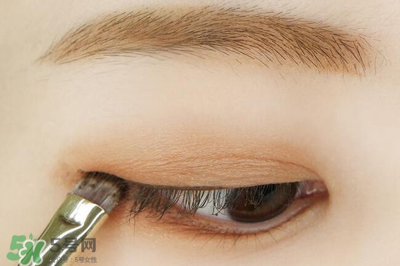 李圣經(jīng)妝容怎么化？李圣經(jīng)仿妝教程