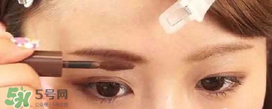 液體眉筆怎么用？液體眉筆使用方法