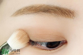 李圣經(jīng)妝容怎么化？李圣經(jīng)仿妝教程