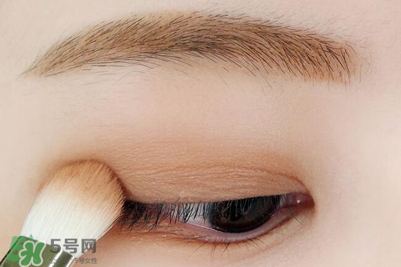 李圣經(jīng)妝容怎么化？李圣經(jīng)仿妝教程