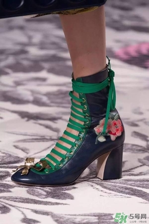 2017年秋冬流行什么鞋子？2017年秋冬流行鞋子搭配