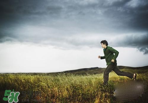 跑步岔氣還能繼續(xù)跑步嗎？為什么跑步會岔氣？