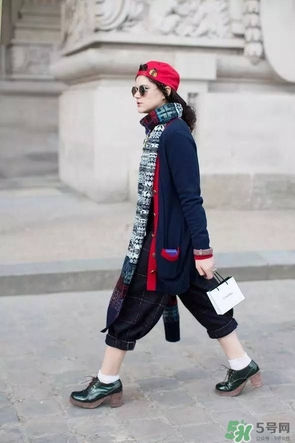 2017年圍巾流行怎么搭？2017年圍巾流行趨勢(shì)