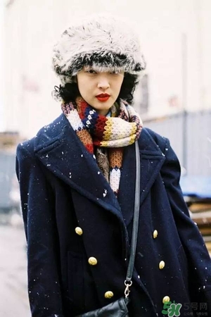 2017年圍巾流行怎么搭？2017年圍巾流行趨勢(shì)