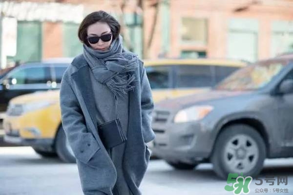 2017年圍巾流行怎么搭？2017年圍巾流行趨勢(shì)