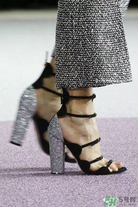 2017年秋冬流行什么鞋子？2017年秋冬流行鞋子搭配