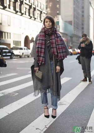 2017年圍巾流行怎么搭？2017年圍巾流行趨勢(shì)
