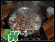 臘豬腳燉什么好吃？臘豬蹄燉什么好吃？