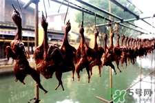 臘雞下雨天怎么辦？臘雞下雨天會(huì)變質(zhì)嗎？