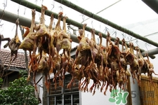 臘雞下雨天怎么辦？臘雞下雨天會(huì)變質(zhì)嗎？