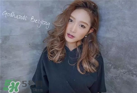 棕色頭發(fā)配什么口紅?棕色頭發(fā)適合什么口紅? 棕色頭發(fā)配什么口紅?棕色頭發(fā)適合什么口紅?