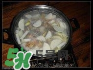 臘豬腳燉什么好吃？臘豬蹄燉什么好吃？