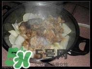 臘豬腳燉什么好吃？臘豬蹄燉什么好吃？