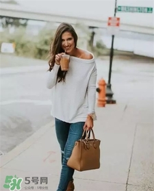 露肩毛衣穿什么打底?露肩毛衣里面穿什么? 露肩毛衣穿什么打底?露肩毛衣里面穿什么?