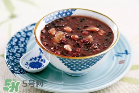 臘八飯熱量高嗎？吃臘八飯會發(fā)胖嗎？