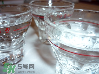 吃臘八粥能喝酒嗎?臘八粥和酒一起喝會(huì)怎么樣 吃臘八粥能喝酒嗎?臘八粥和酒一起喝會(huì)怎么樣