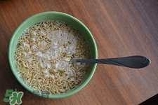 早上可以吃泡面嗎?早上吃泡面會(huì)胖嗎 早上可以吃泡面嗎?早上吃泡面會(huì)胖嗎