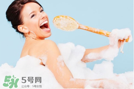 冬天洗澡水溫60度行嗎？60度的水可以洗澡嗎？