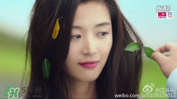 李溪芮的口紅什么顏色？李溪芮口紅色號試色