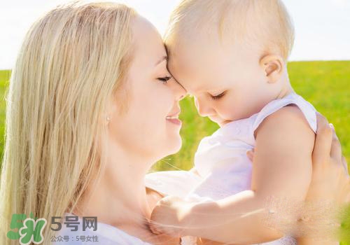 寶寶半歲添加什么輔食？寶寶半歲吃什么？