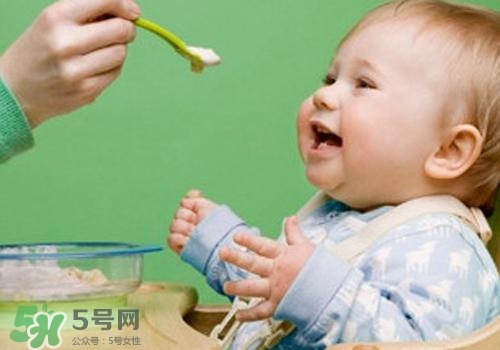寶寶半歲添加什么輔食？寶寶半歲吃什么？