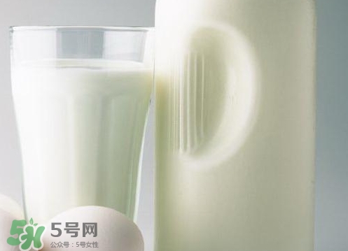 全脂牛奶和脫脂牛奶的區(qū)別,全脂牛奶和脫脂牛奶哪個(gè)好 全脂牛奶和脫脂牛奶的區(qū)別,全脂牛奶和脫脂牛奶哪個(gè)好