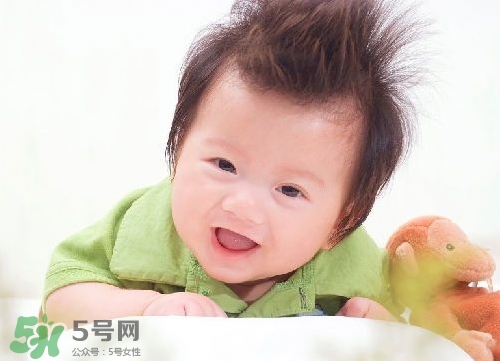 新生兒頭發(fā)黃是什么原因?新生兒頭發(fā)黃怎么辦? 新生兒頭發(fā)黃是什么原因?新生兒頭發(fā)黃怎么辦?