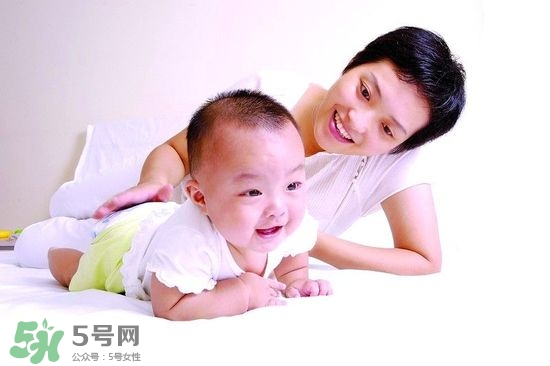 新生兒掉頭發(fā)正常嗎?新生兒掉頭發(fā)怎么辦? 新生兒掉頭發(fā)正常嗎?新生兒掉頭發(fā)怎么辦?