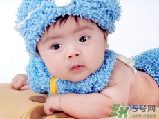 新生兒脖子有小紅點(diǎn)是怎么回事?怎么辦? 新生兒脖子有小紅點(diǎn)是怎么回事?怎么辦?