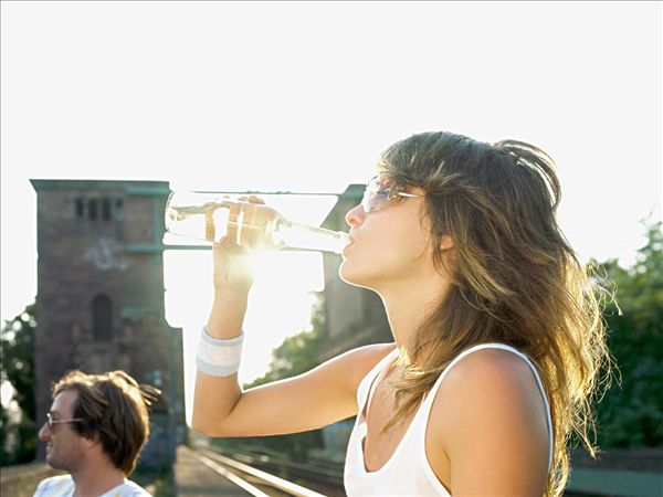 減肥期間可以喝酒嗎？喝酒會(huì)影響減肥嗎？